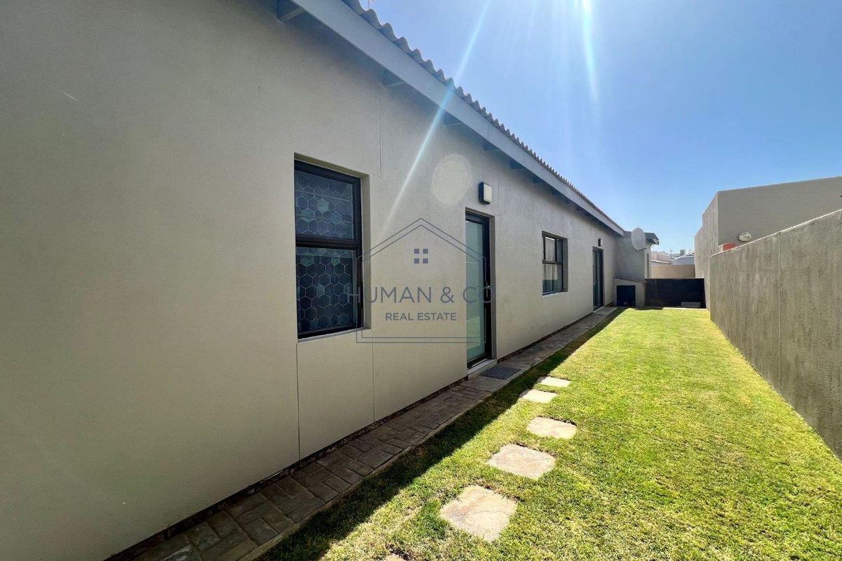 Spacious modern family home in Meersig - Photo 2