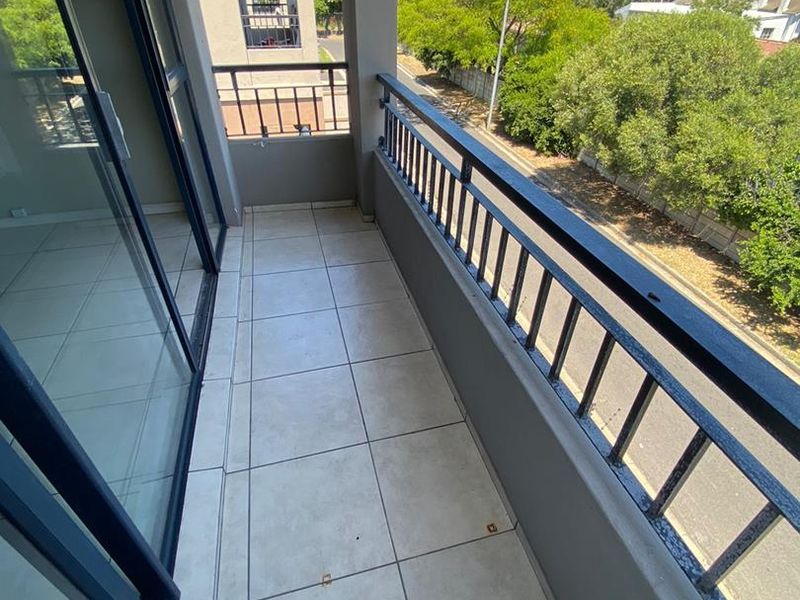 2 Beds unfurnished apartment with parking & balcony, close to Riverlands - Photo 2