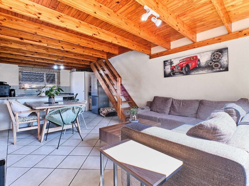 ENTERTAINMENT, SPACE AND EXPANSIVE GARDEN TO DIE FOR. - Photo 4