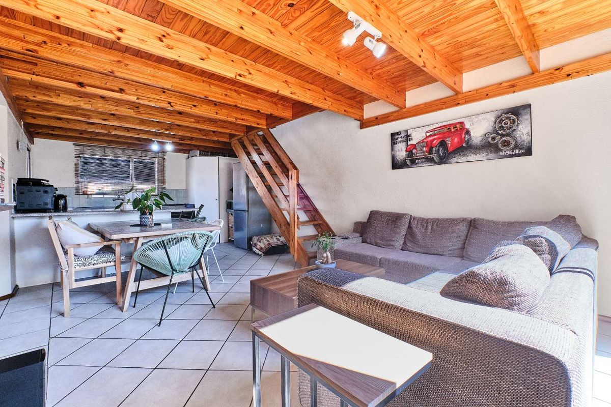 ENTERTAINMENT, SPACE AND EXPANSIVE GARDEN TO DIE FOR. - Photo 4