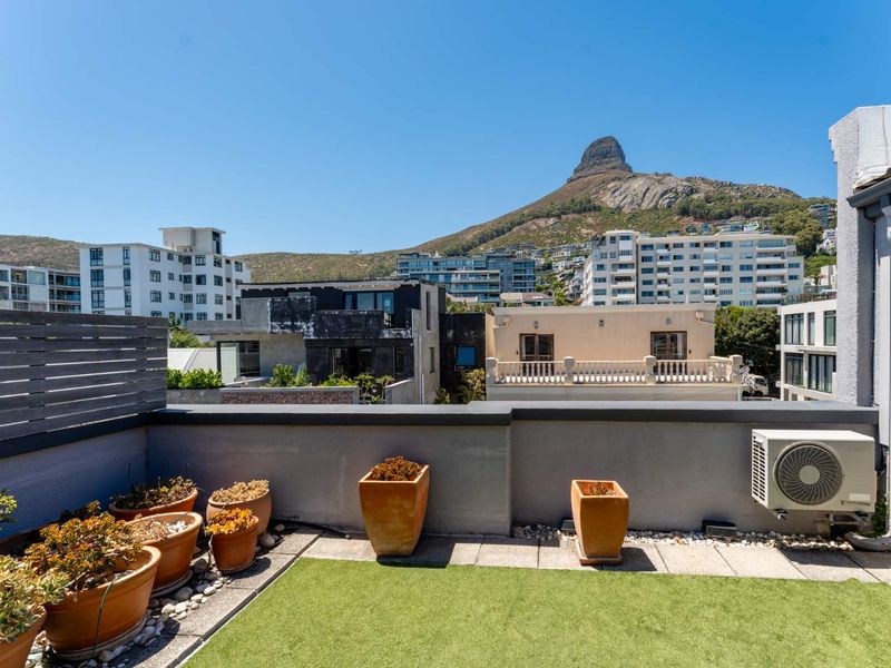 4 Bedroom House in Bantry Bay. - Photo 2