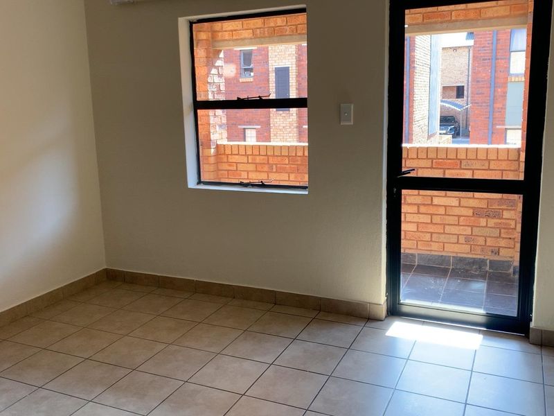 Modern 2-Bedroom Apartment for Sale in Route 82 Security Village – Alveda, Johannesburg South - Photo 7