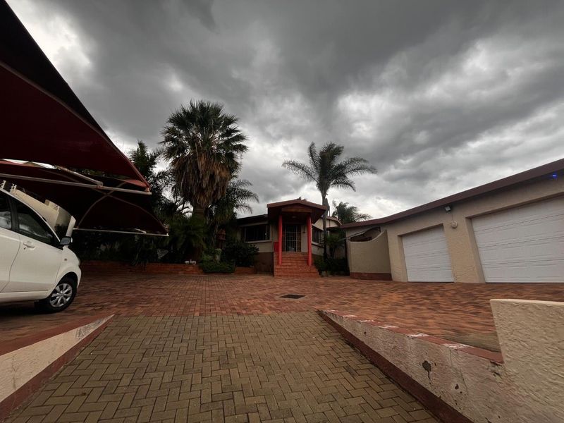 Olympia. Beautiful family home for sale - Photo 1
