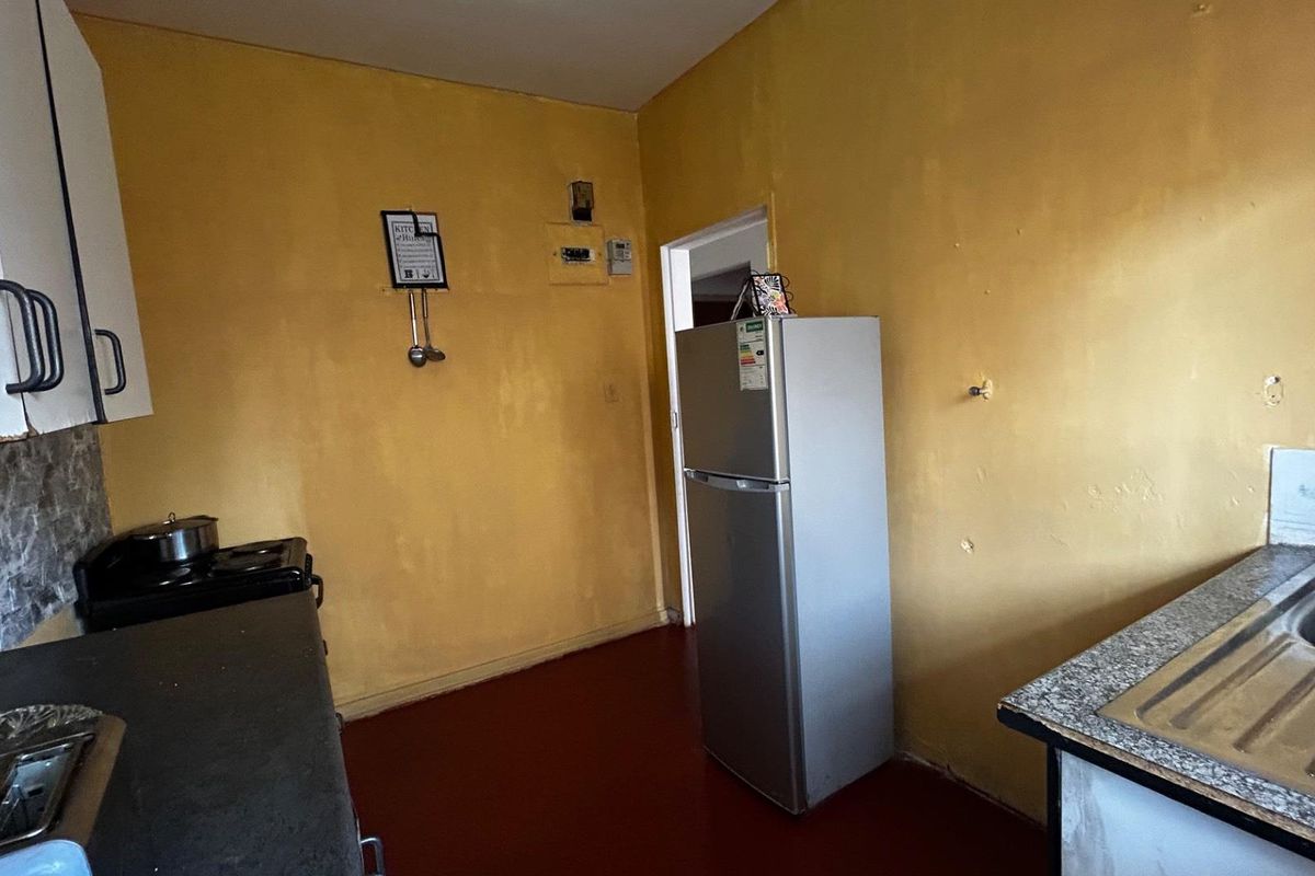 Spacious 1-Bedroom Apartment in Kempton Park CBD - Photo 3