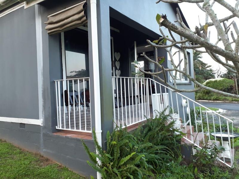 Furnished 2 bedroom 2 bathroom Pet friendly unit in a sought after village - Photo 2