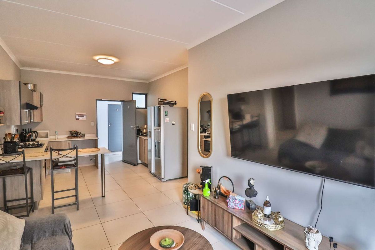 2 Modern Bedroom Apartment In Midridge Park - Photo 5