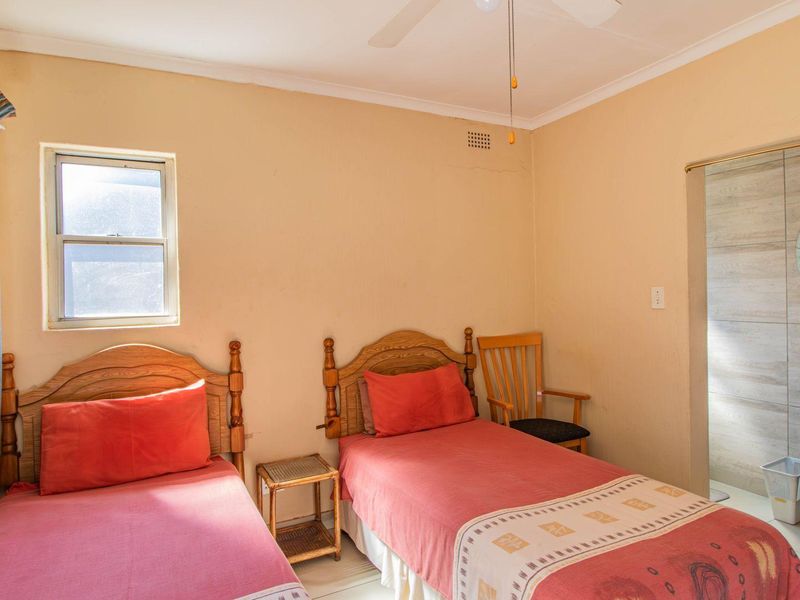 11 Bedroom Guest home in Lakefield x21. - Photo 4