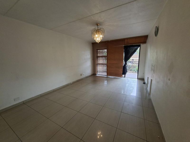 2 Bedroom Groundfloor Gem with Carport - Photo 6
