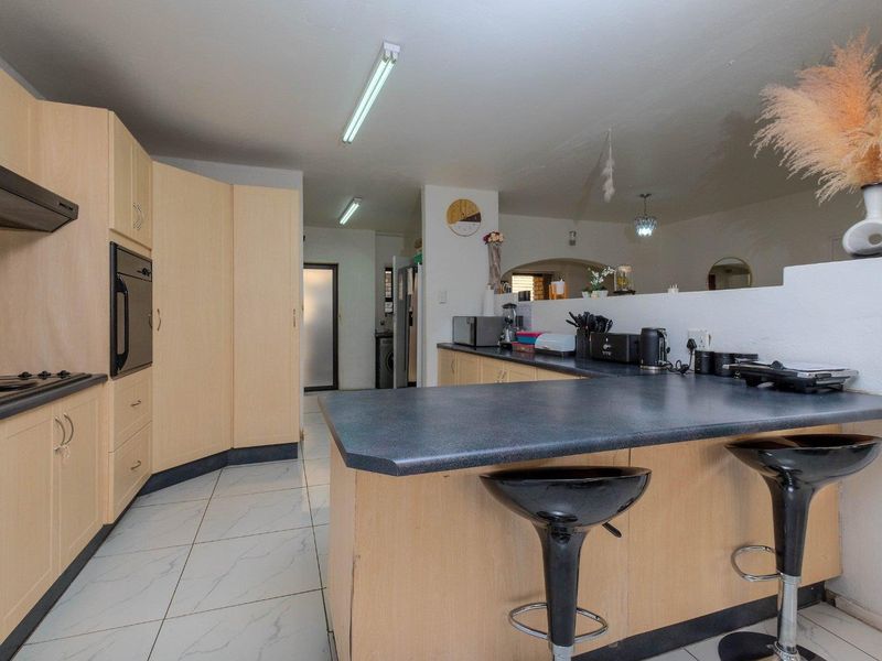 Spacious 3 Duplex Bedroom,2.5 Bath with own garden - Photo 8