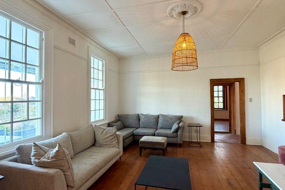 Extra Large Victorian Stone Cottage available with flexible rental periods: - Photo 3