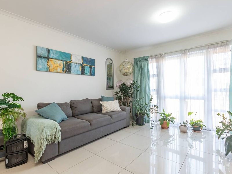 Charming 2-Bed Apartment in Wynberg Village - Photo 6