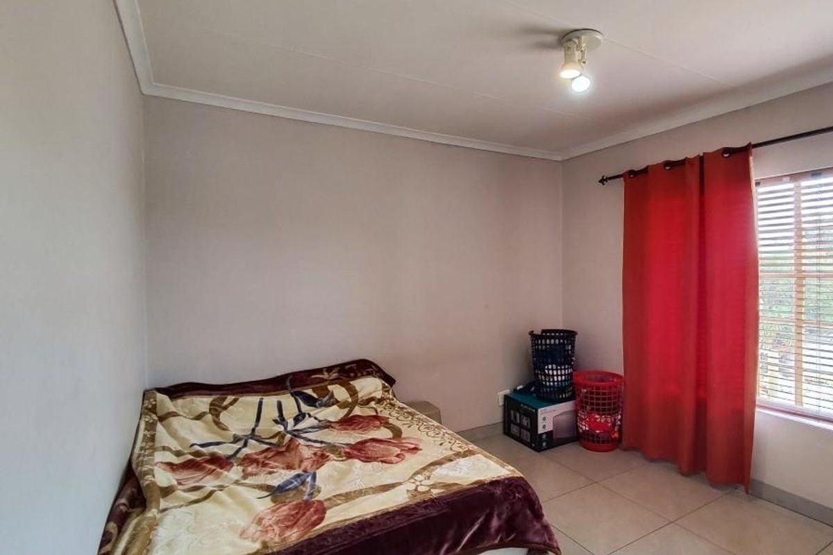 Priced to sell townhouse - Photo 4