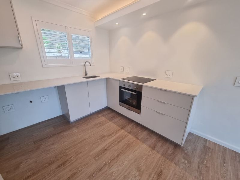 New Renovated Unfurnished 2-Bedroom Ground Floor To Rent in Blaauwbergstrand - Photo 10