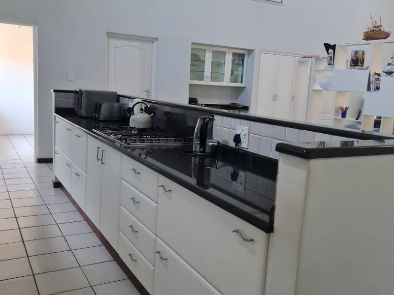 Spacious family home ideal for nature lovers - Photo 7