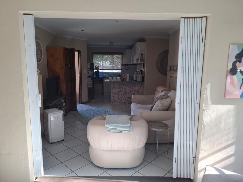 2 Bedroom townhouse in Moreleta Park - Photo 6