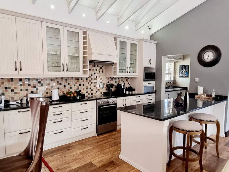 FIVE STAR HOME IN FIVE STAR STREET - Photo 2