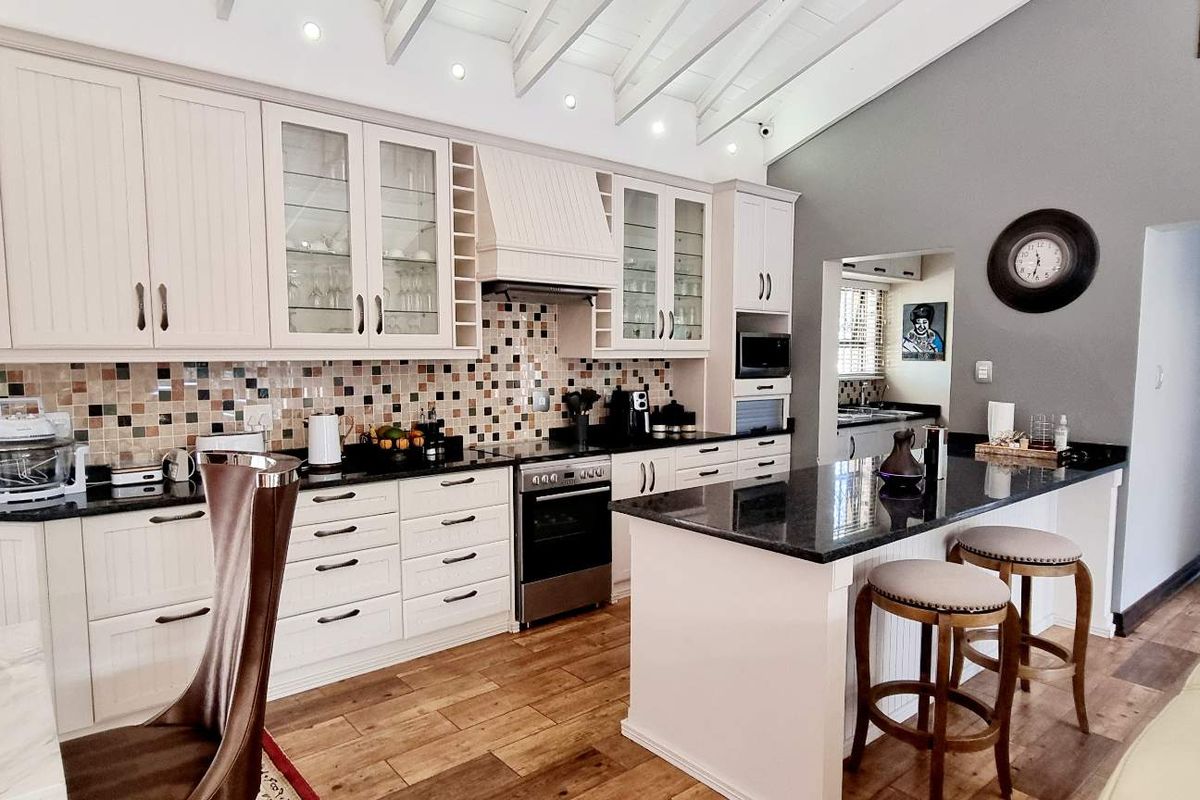 FIVE STAR HOME IN FIVE STAR STREET - Photo 2