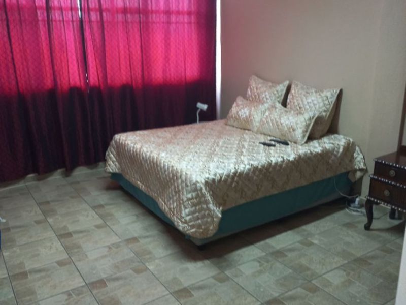 modern, stunning lock up and go 3 bedroom apartment - Photo 8