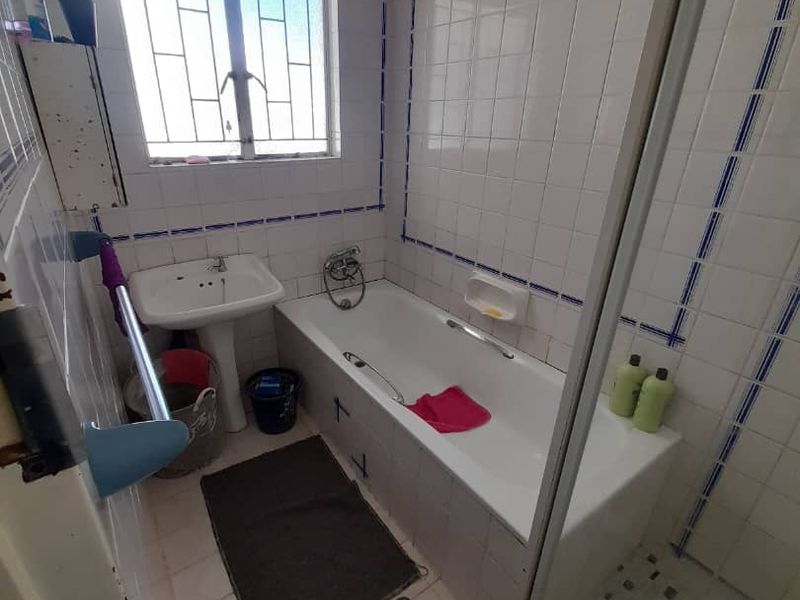 Price Drop Alert! Spacious Home with Extra Flatlet - Photo 7