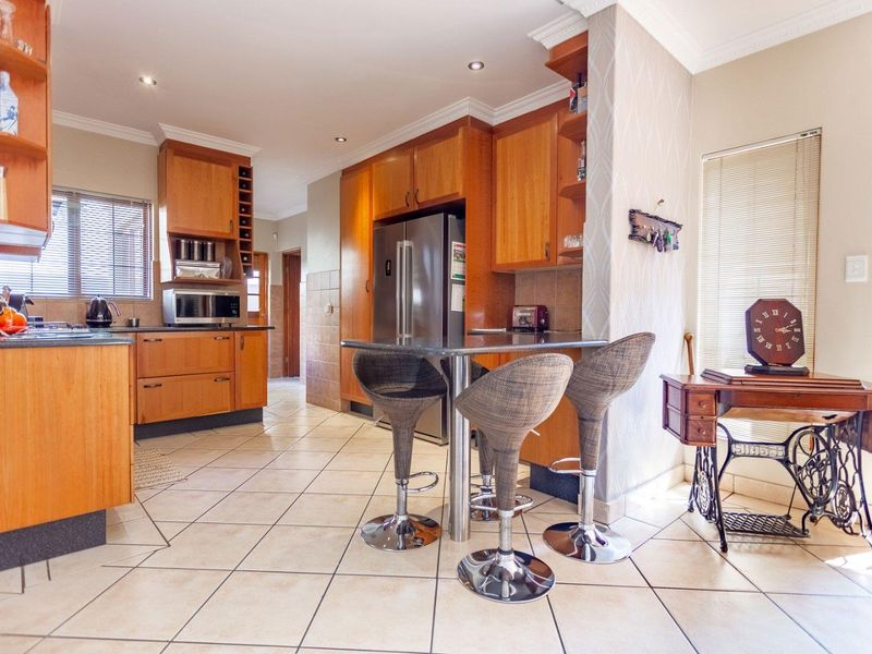 Beautiful 3 Bedroom home in prime location - Photo 8