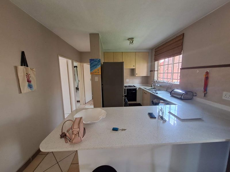 BEAUTIFUL GROUND FLOOR UNIT FOR SALE IN ECO PARK ESTATE! - Photo 3