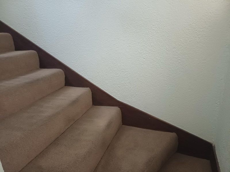 Charming Duplex Townhouse with Private Garden & Double Garage! - Photo 9