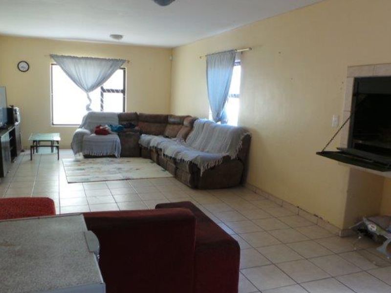 Duplex house with a Flat - Photo 5