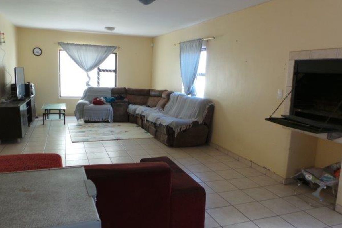 Duplex house with a Flat - Photo 5
