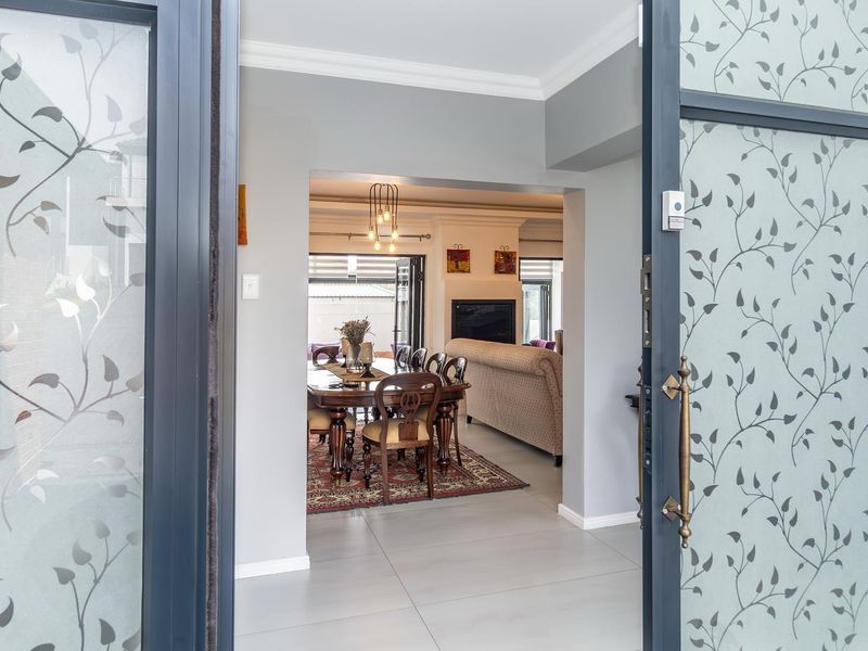 Modern Family Home Designed for Comfort & Entertaining - Photo 2