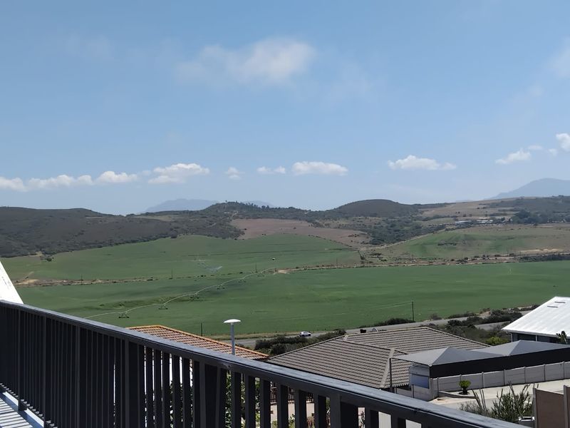 Elegant Living in a Modern Two-Bedroom House in Reebok on the Garden Route - Photo 2