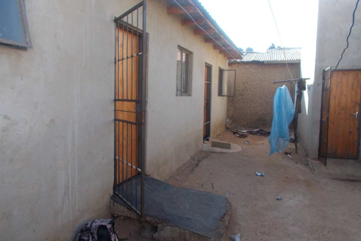 investment property up for graps - Photo 3