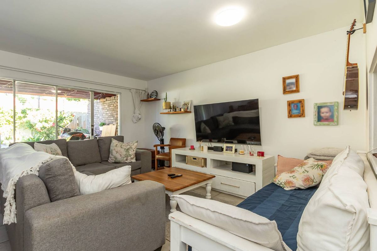 Secure double story townhouse in small complex of 5 units. - Photo 3