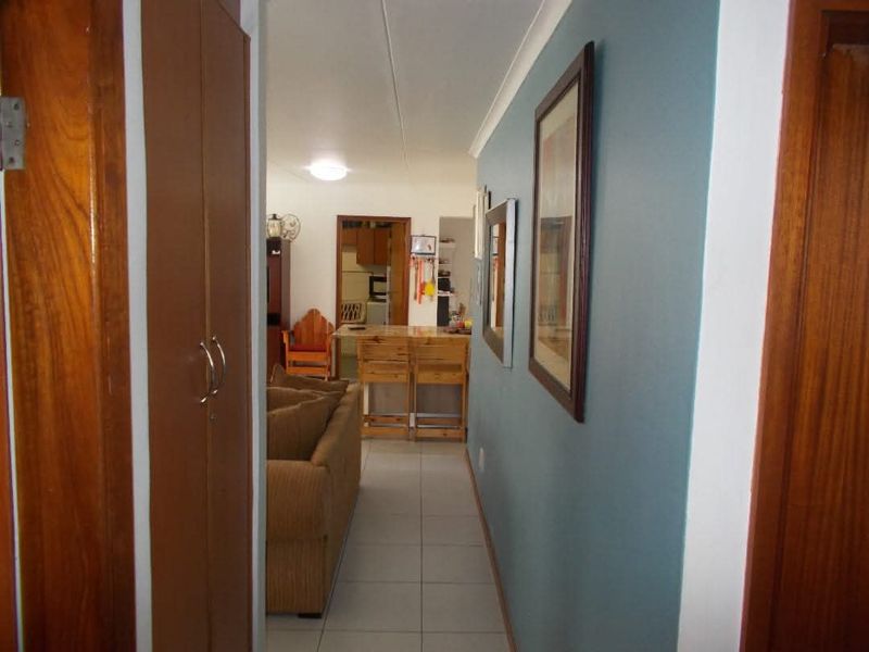 2 Bedroom flat at De Waterkant for sale - Photo 4