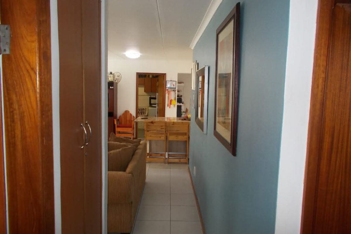 2 Bedroom flat at De Waterkant for sale - Photo 4