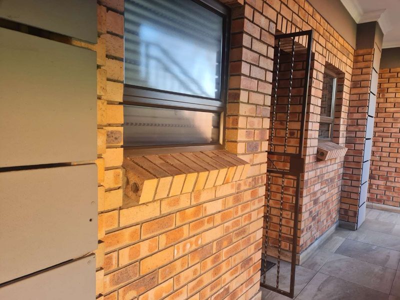 Ground Floor Town House - Photo 3