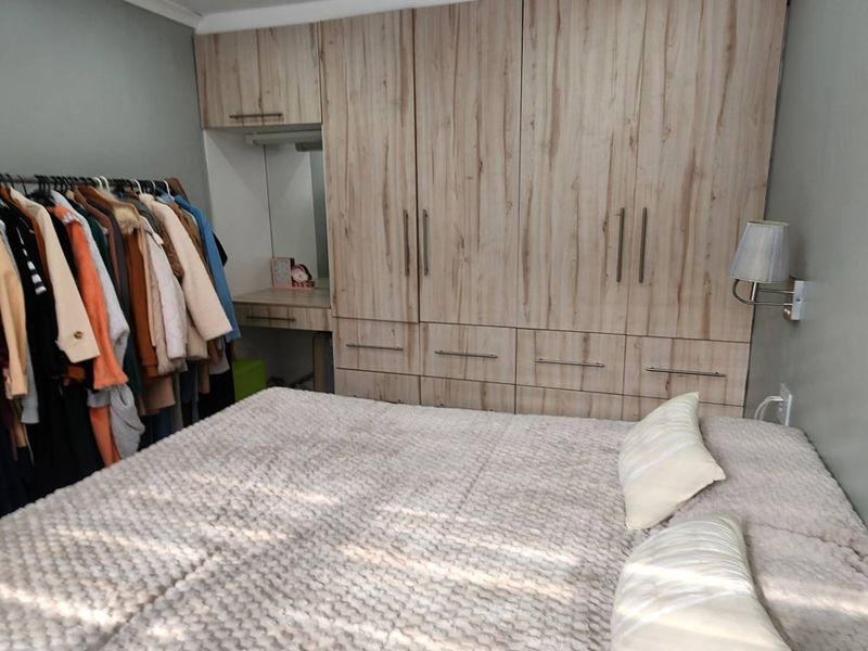 Your Dream Family Home Awaits! - Photo 7
