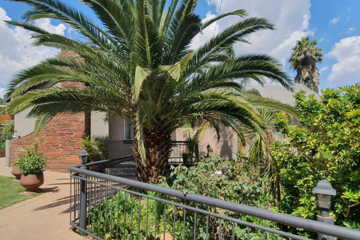 Boomed-Off Beauty: Spacious Home with Endless Entertainment Options - Photo 5