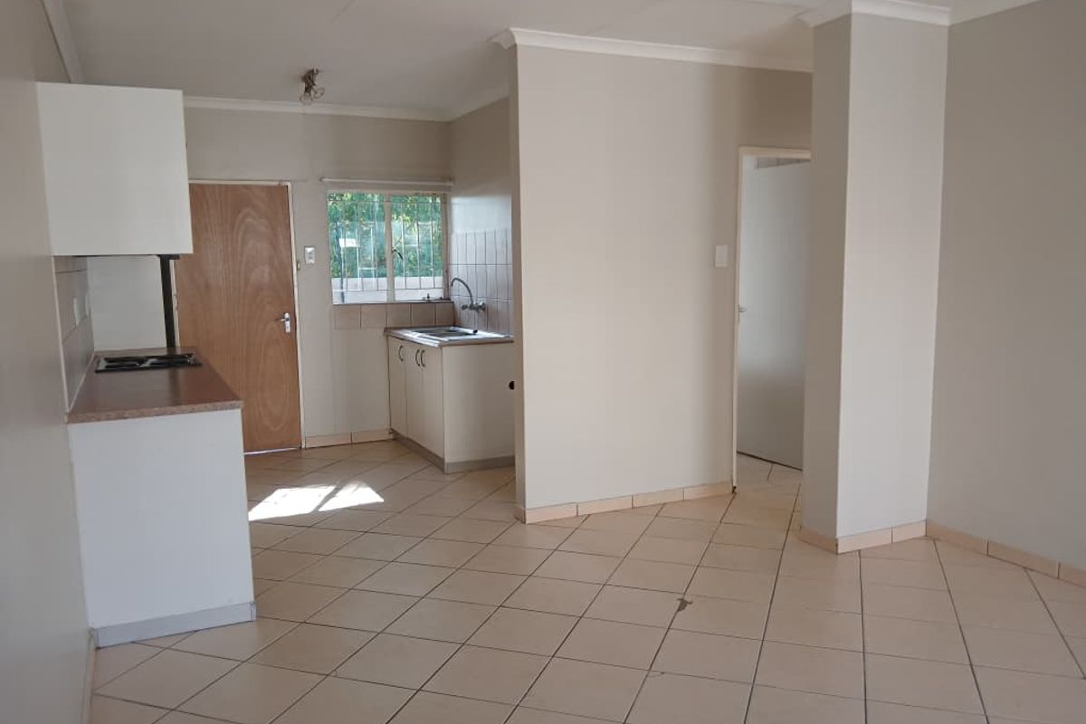 Situated close to shops, schools, offices and Unam - Photo 5