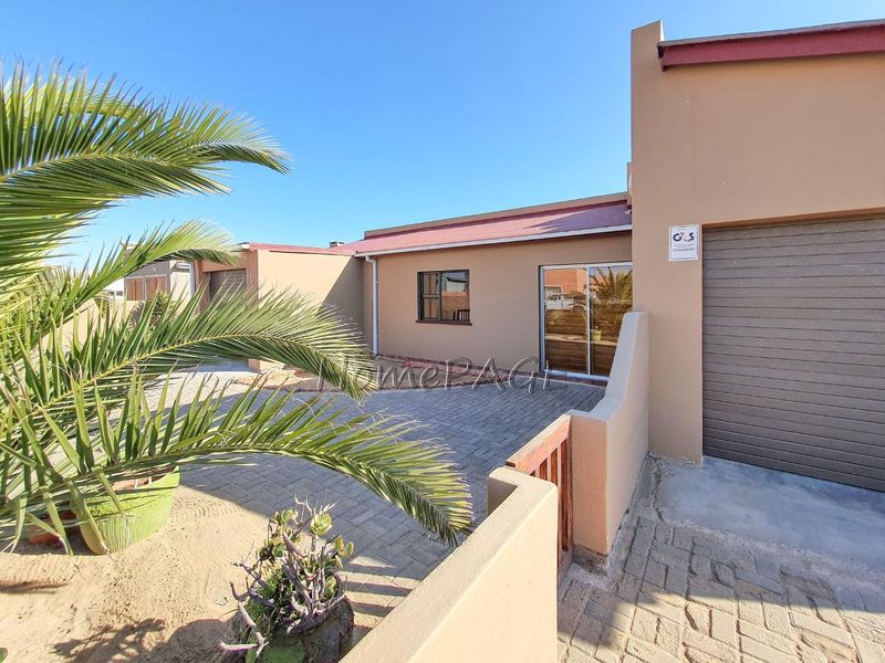 Ext 6, Henties Bay:  Quaint 2 Bedr Home is for sale - Photo 2