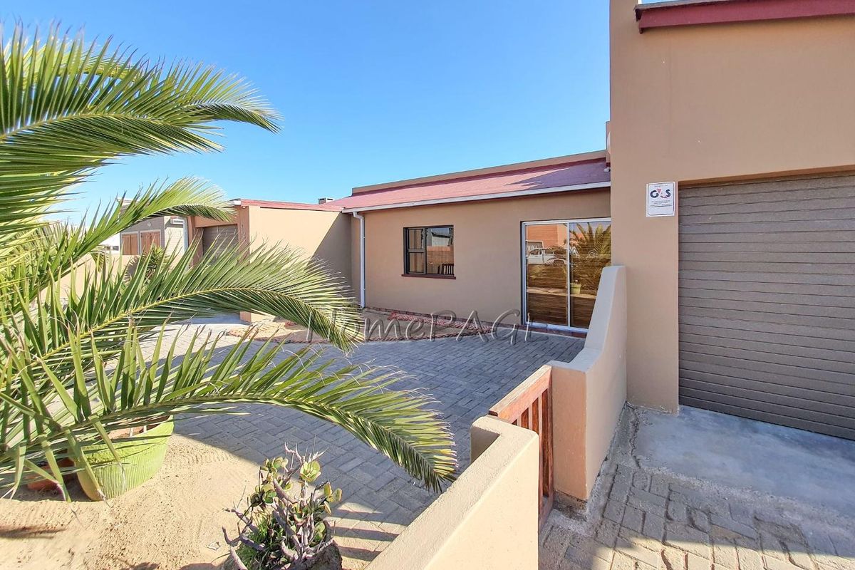 Ext 6, Henties Bay:  Quaint 2 Bedr Home is for sale - Photo 2