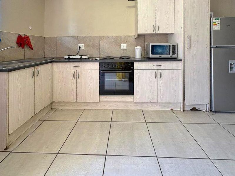Orwetoveni, ext 3, Otjiwarongo:  Centrally located townhouse in Secure Complex - Photo 3