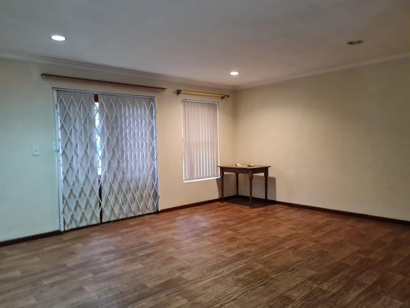 Perfect Blend of Charm and Comfort in sought after area. - Photo 2