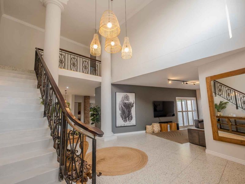 Exceptional Family Home with Superior Finishes - Photo 4