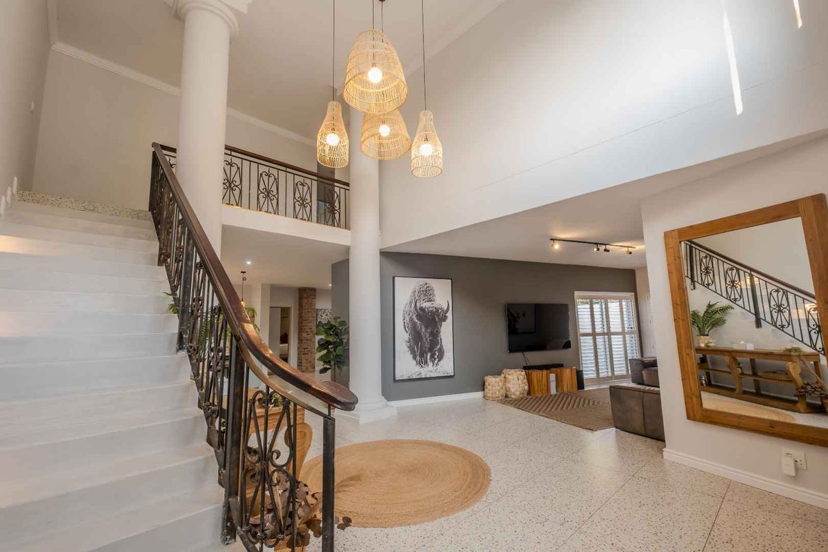 Exceptional Family Home with Superior Finishes - Photo 4