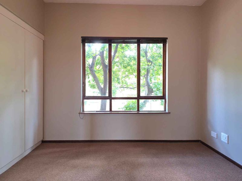 PRICED TO GO!!! Loft Apartment with Stunning Views in Paulshof - Photo 7