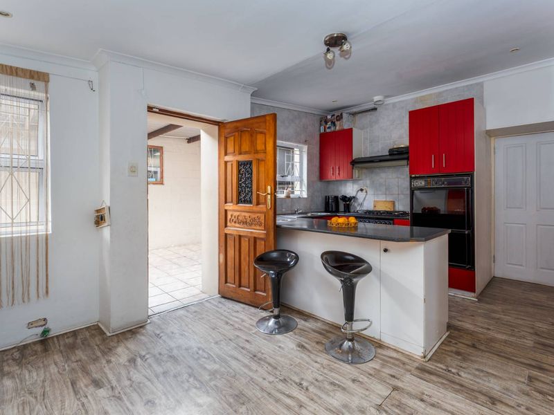 The Perfect Blend of Style and Comfort Today - Photo 4