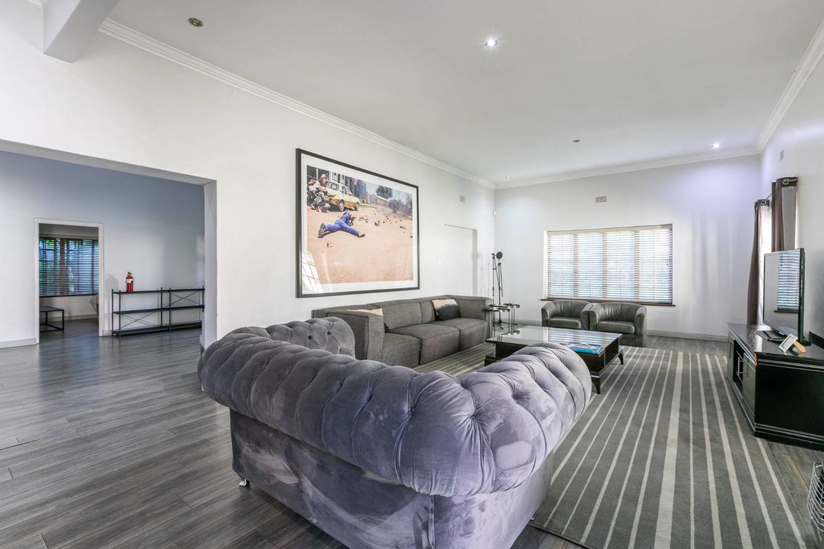 HOME IN THE HEART OF ROSEBANK - Photo 4