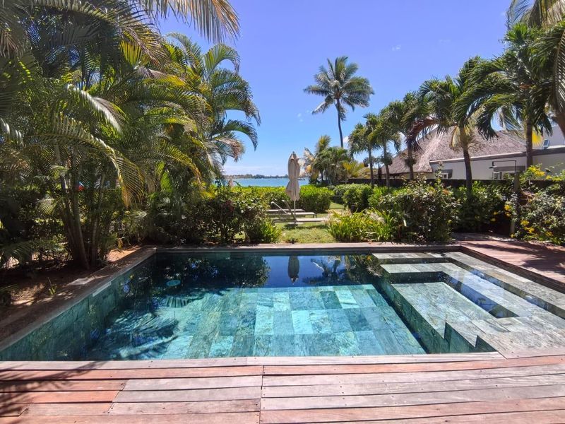 BEACHFRONT VILLA - Photo 2