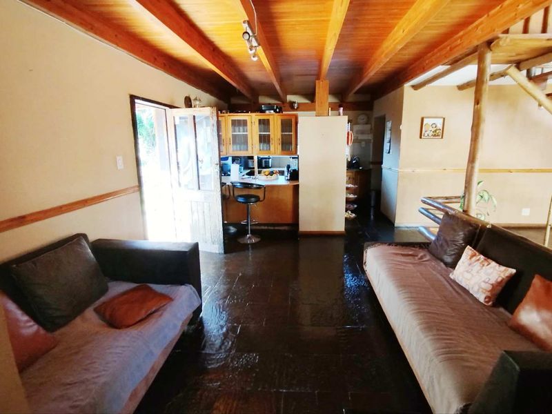 "Double-Story Delight: Perfect for Family Living!" - Photo 8