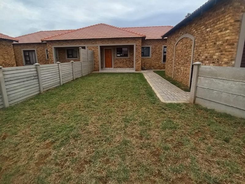 3Bed, 2Bath Townhouse - Photo 3
